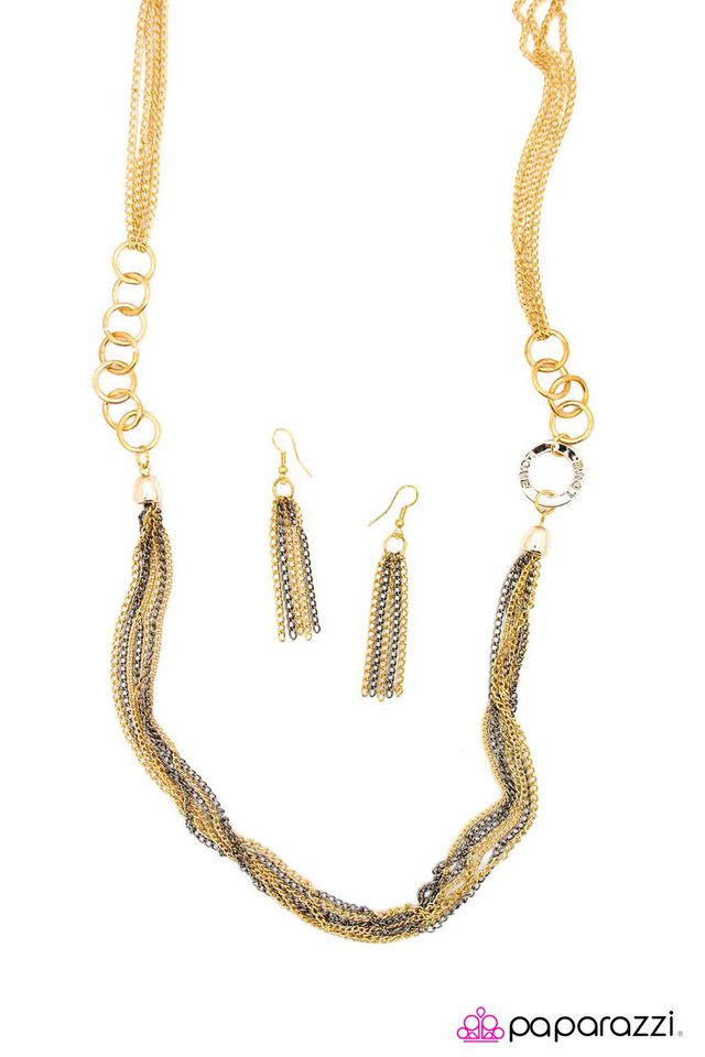 Paparazzi ♥ The Love Connection - Gold ♥ Necklace