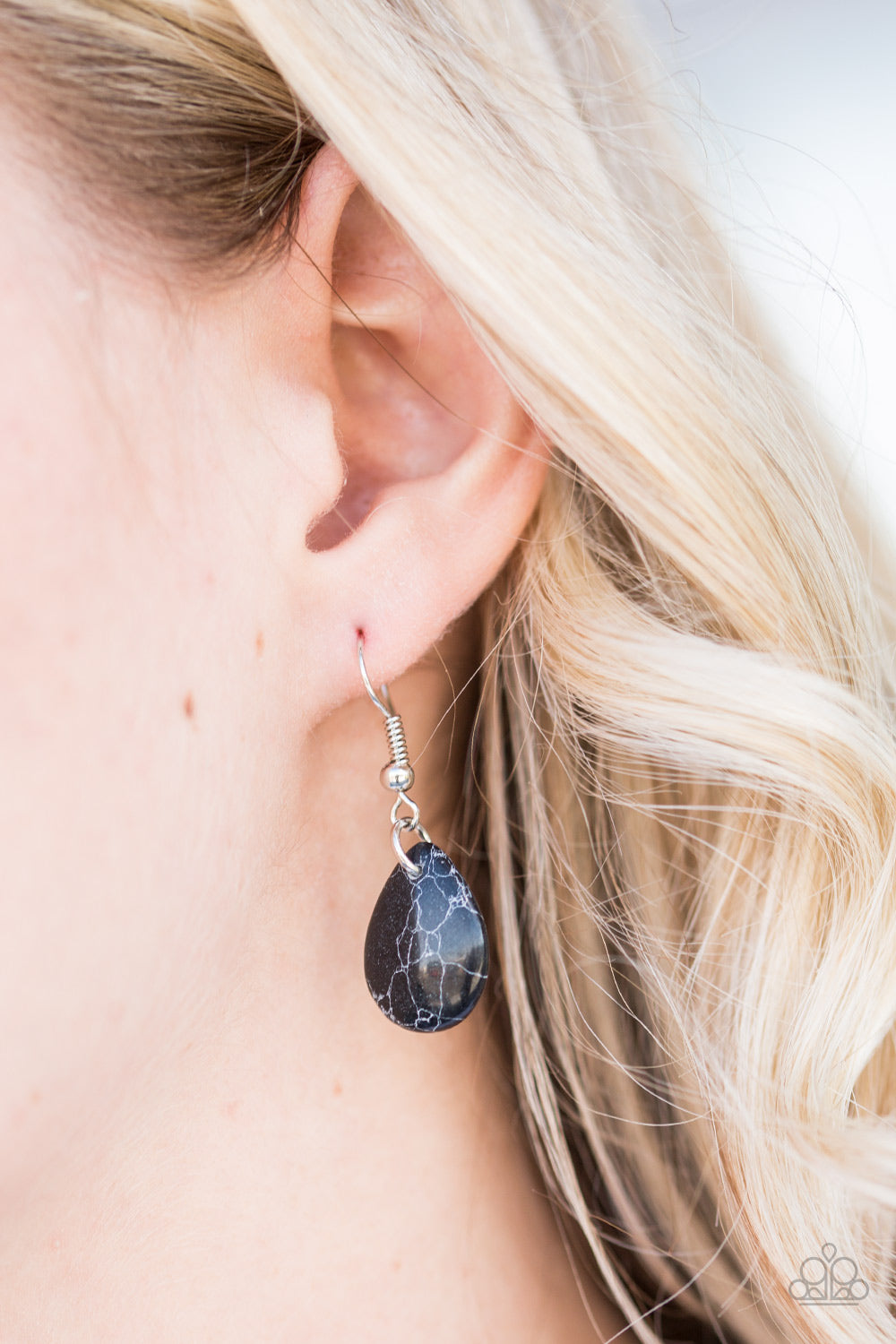 Paparazzi ♥ Talk About A Cliffhanger! - Black ♥ Necklace