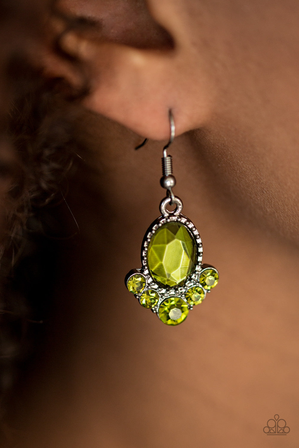 Paparazzi ♥ A FAME Plan - Green ♥ Earrings