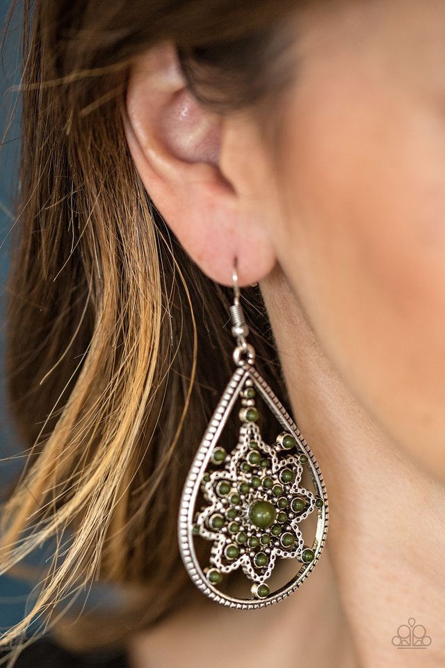 Paparazzi ♥ Daffodil Dreams - Green ♥ Earrings