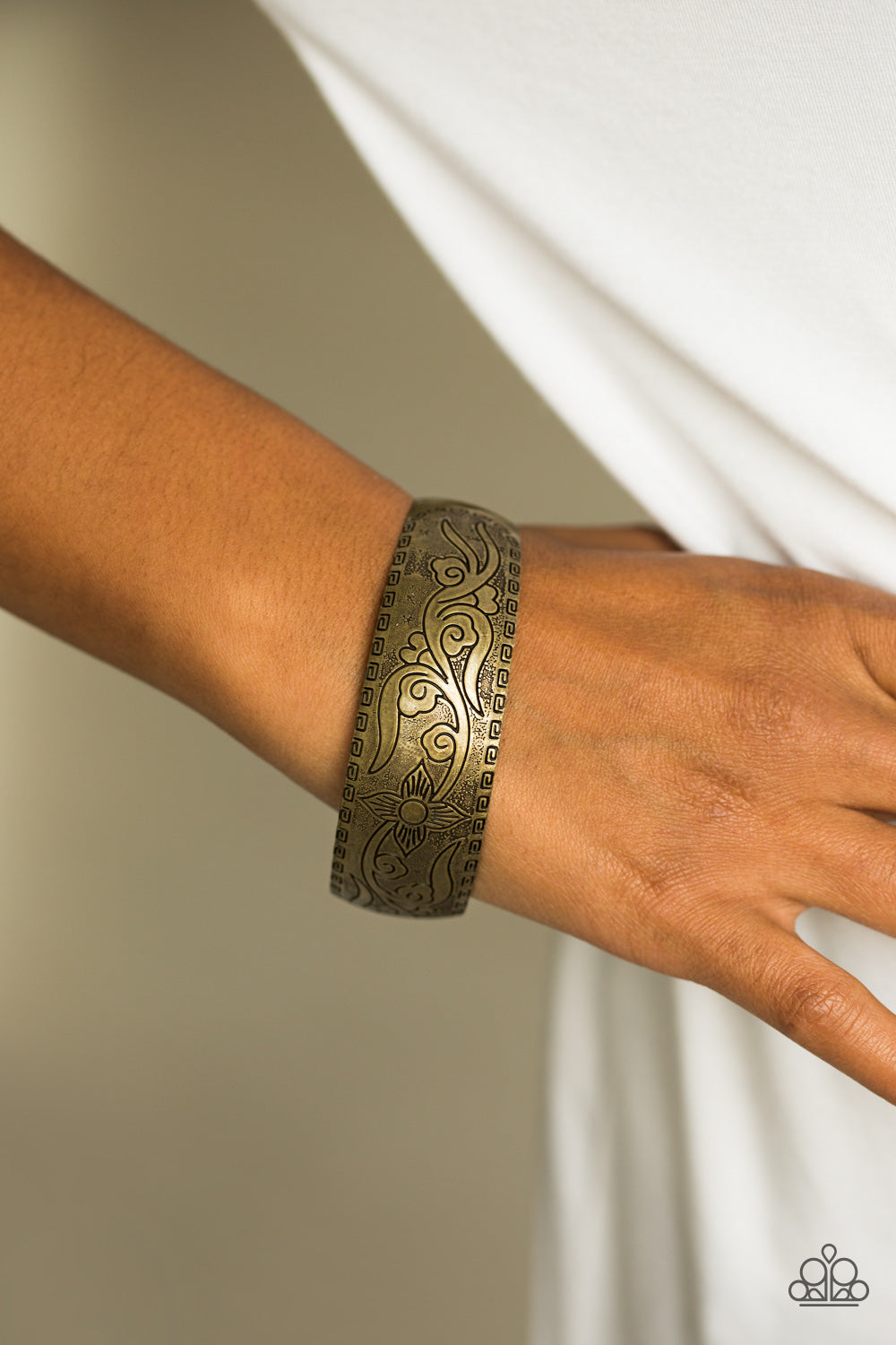 Paparazzi ♥ Lily Of The Tribe - Brass ♥ Bracelet