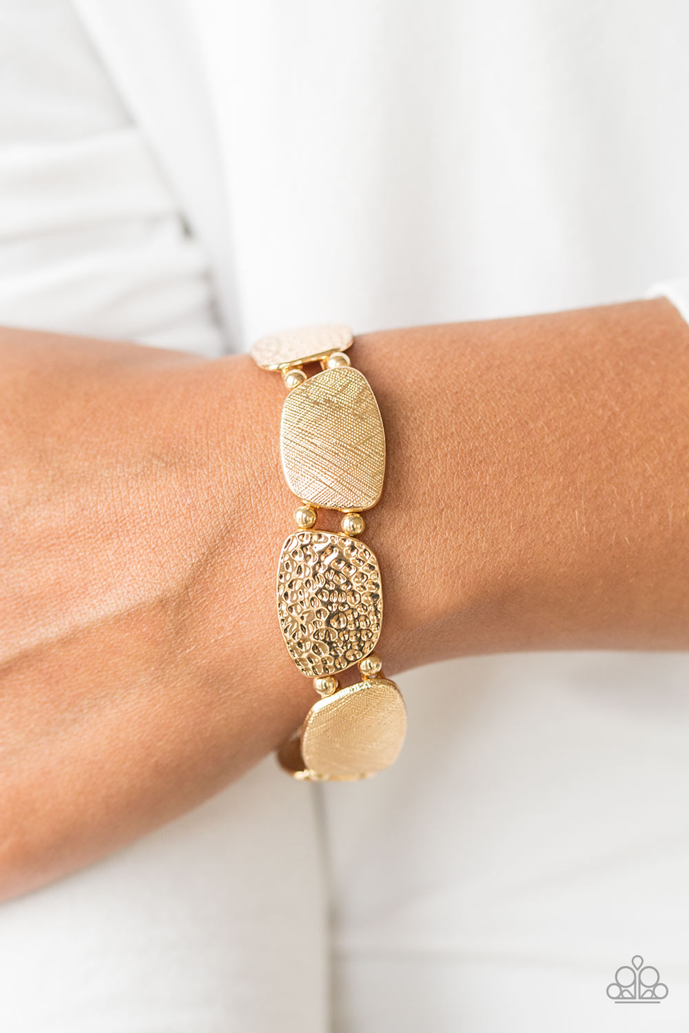 Paparazzi ♥ Cave Chic - Gold ♥ Bracelet