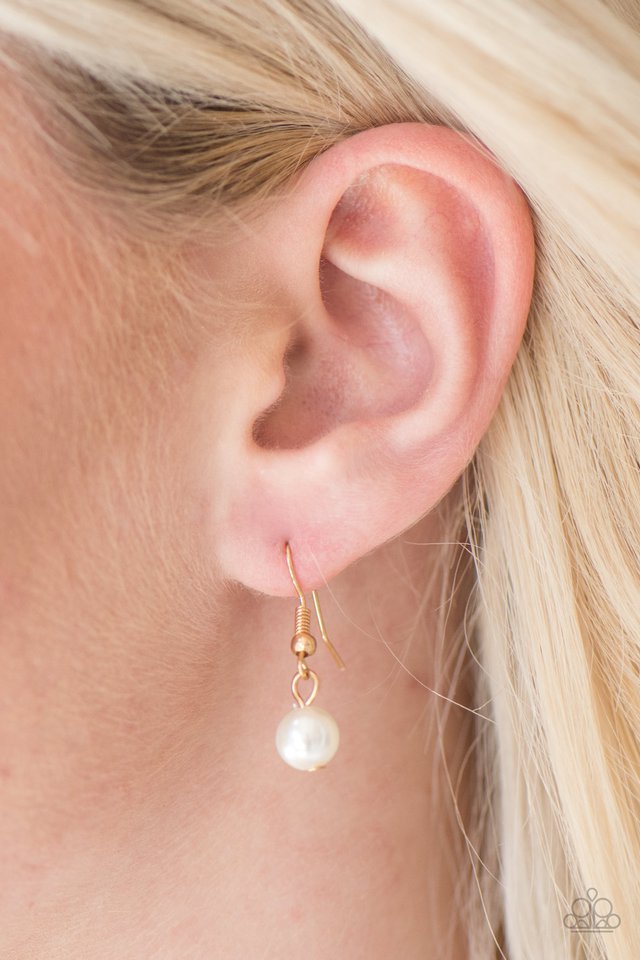 Paparazzi ♥ Celebrity Treatment - Gold ♥ Necklace