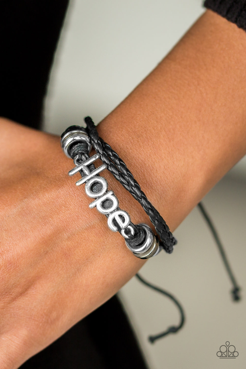 Paparazzi ♥ Hope For The Best - Black ♥ Bracelet