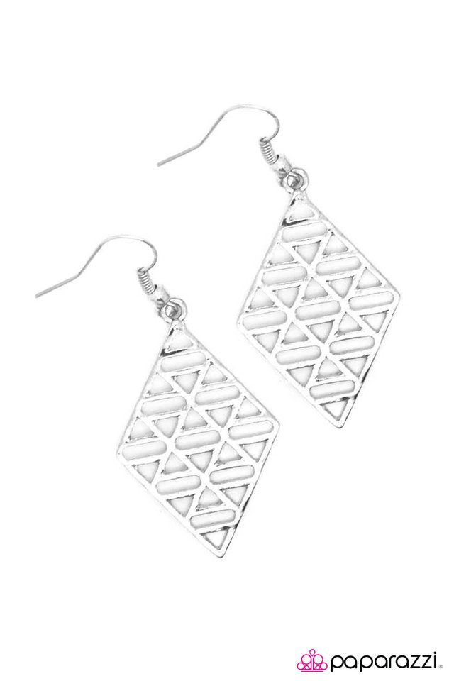 Paparazzi ♥ Get Your Lines Crossed - Silver ♥ Earrings