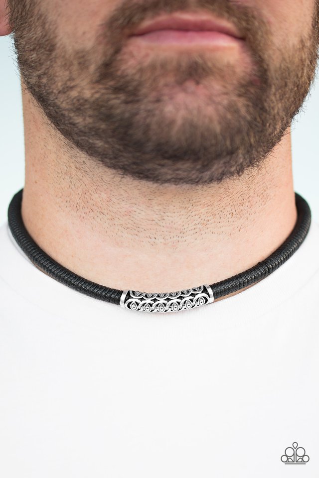 Paparazzi ♥ The Mainland - Black ♥ Necklace