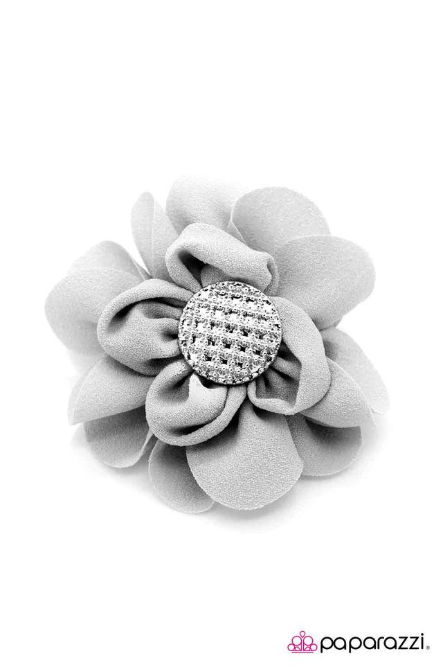 Paparazzi ♥ Blooming Bliss - Silver ♥ Hair Clip