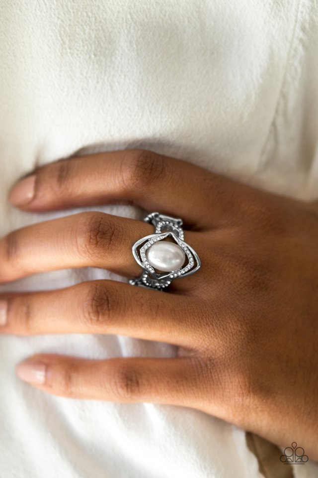 Paparazzi ♥ Positively Posh - Silver ♥ Ring