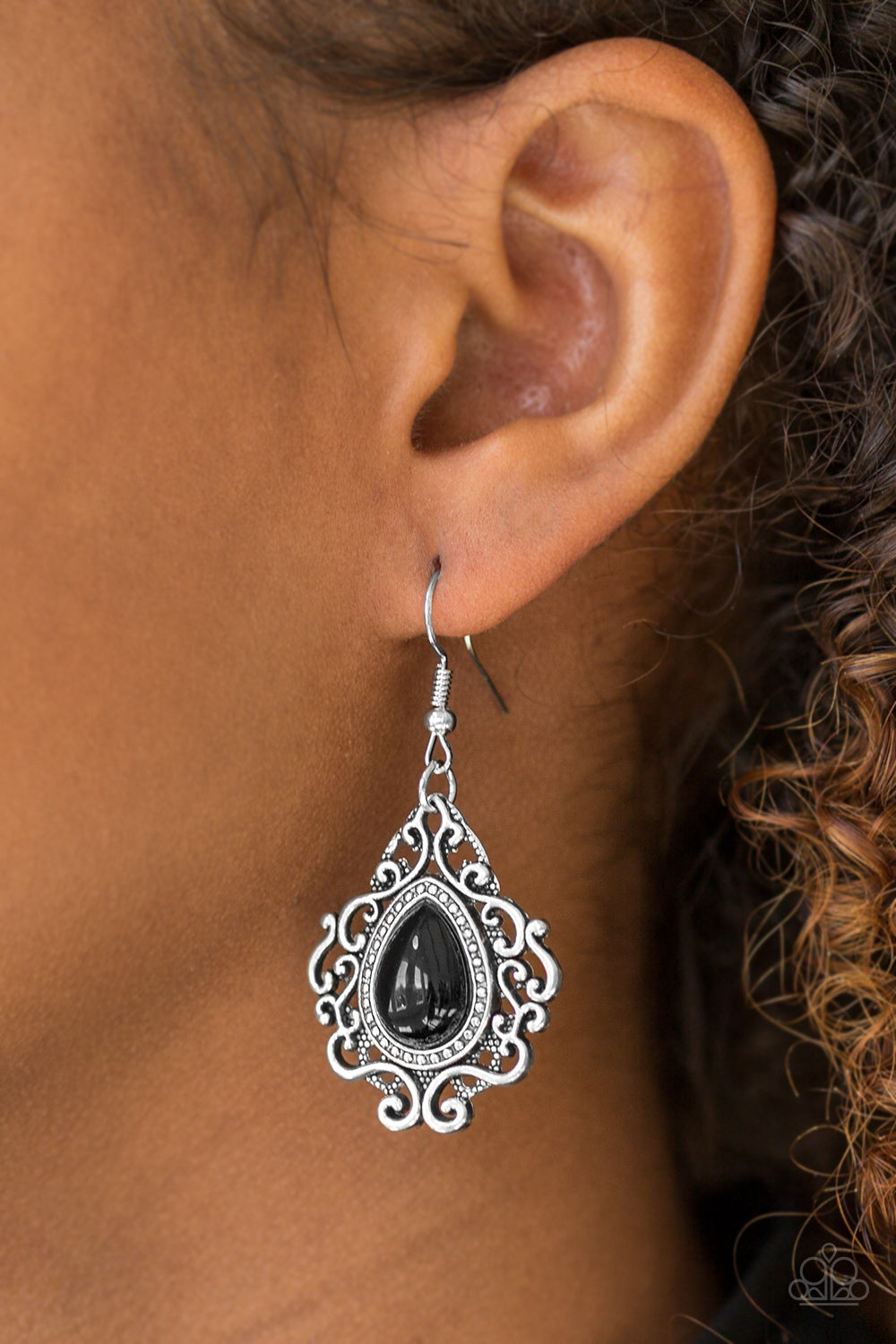 Paparazzi ♥ Grand Cayman Grandeur - Black ♥ Earrings