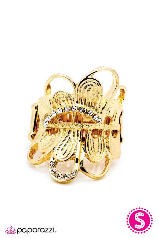 Paparazzi ♥ Skirting the Issue - Gold ♥ Ring