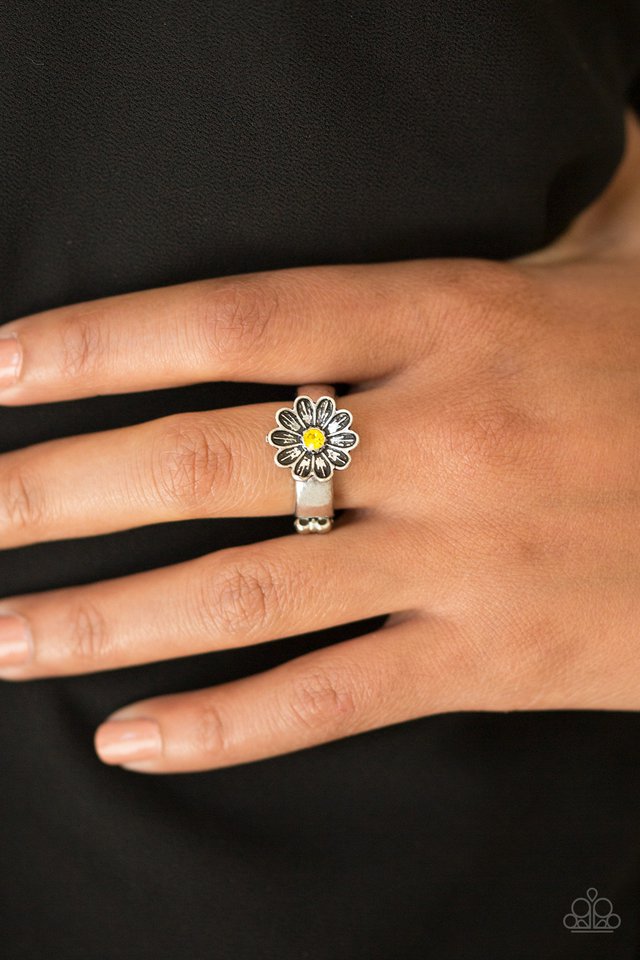 Paparazzi ♥ Anywhere BUD Here - Yellow ♥ Ring