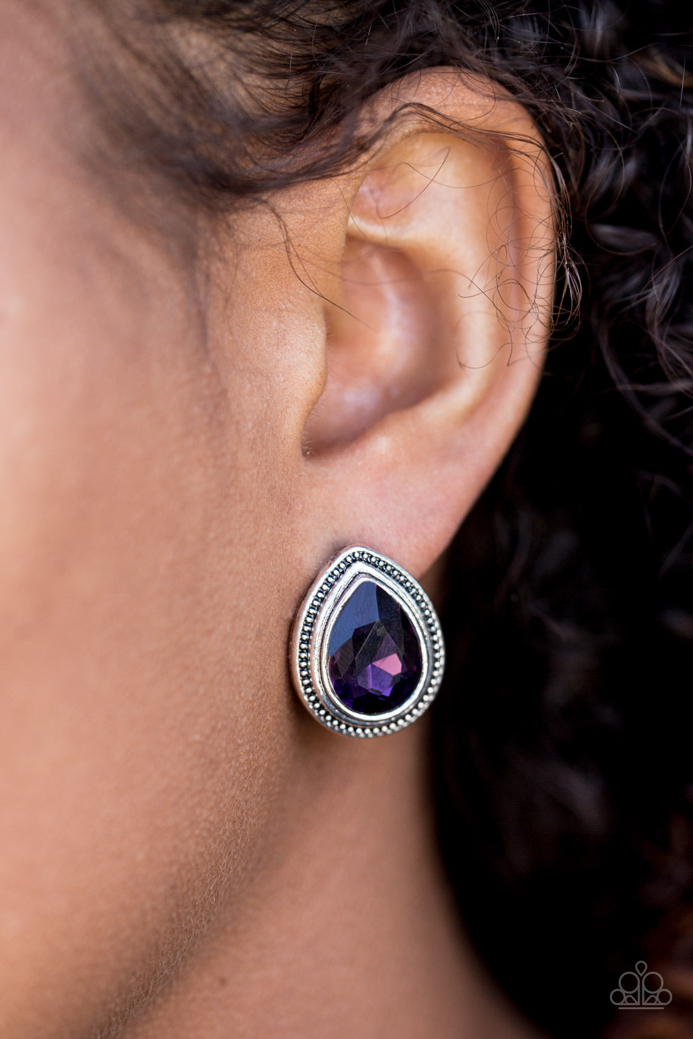 Paparazzi ♥ The Deluxe - Purple Post ♥ Post Earrings
