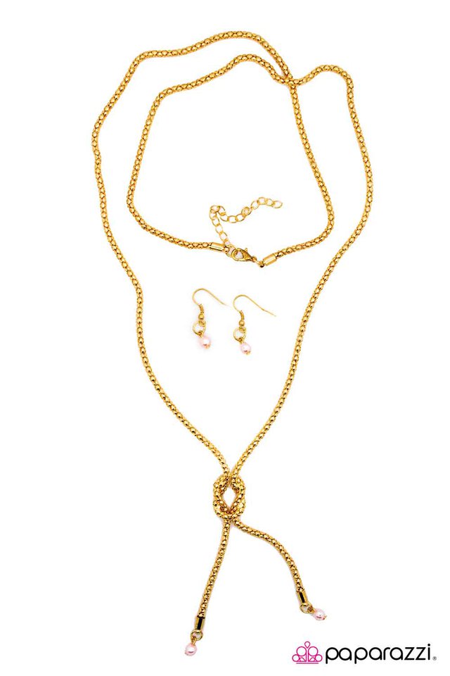 Paparazzi ♥ Thrown for a Loop - Pink ♥ Necklace