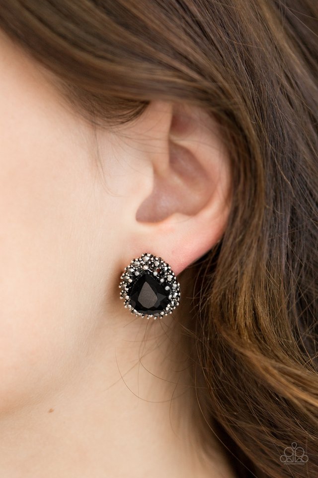 Paparazzi ♥ Quintessentially Queen - Black Post ♥ Post Earrings