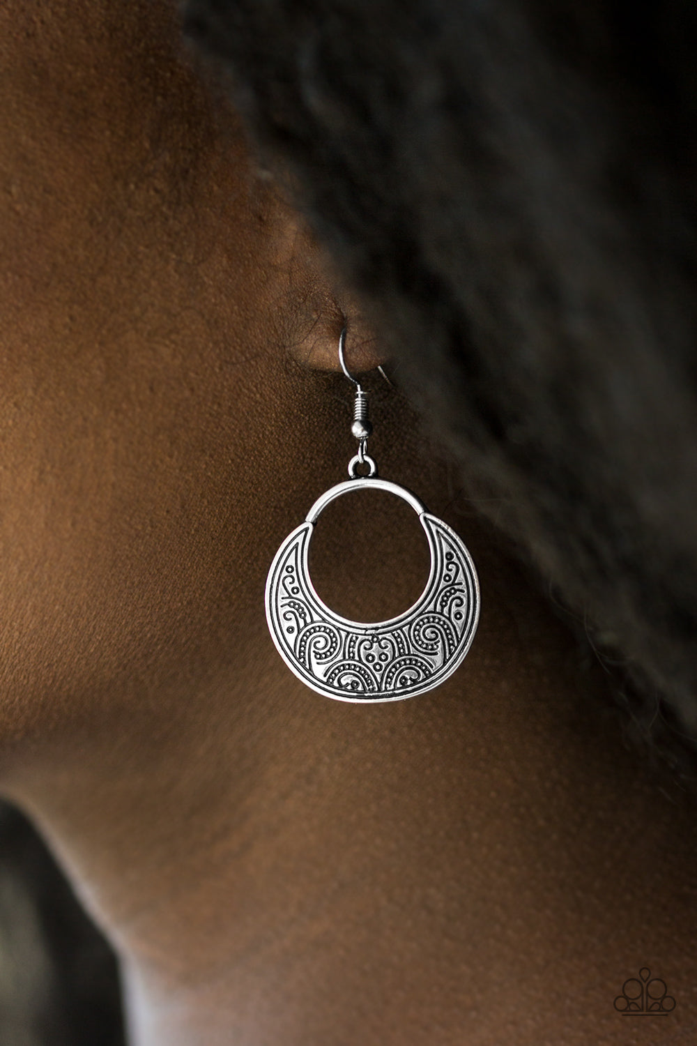 Paparazzi ♥ Noble Native - Silver ♥ Earrings