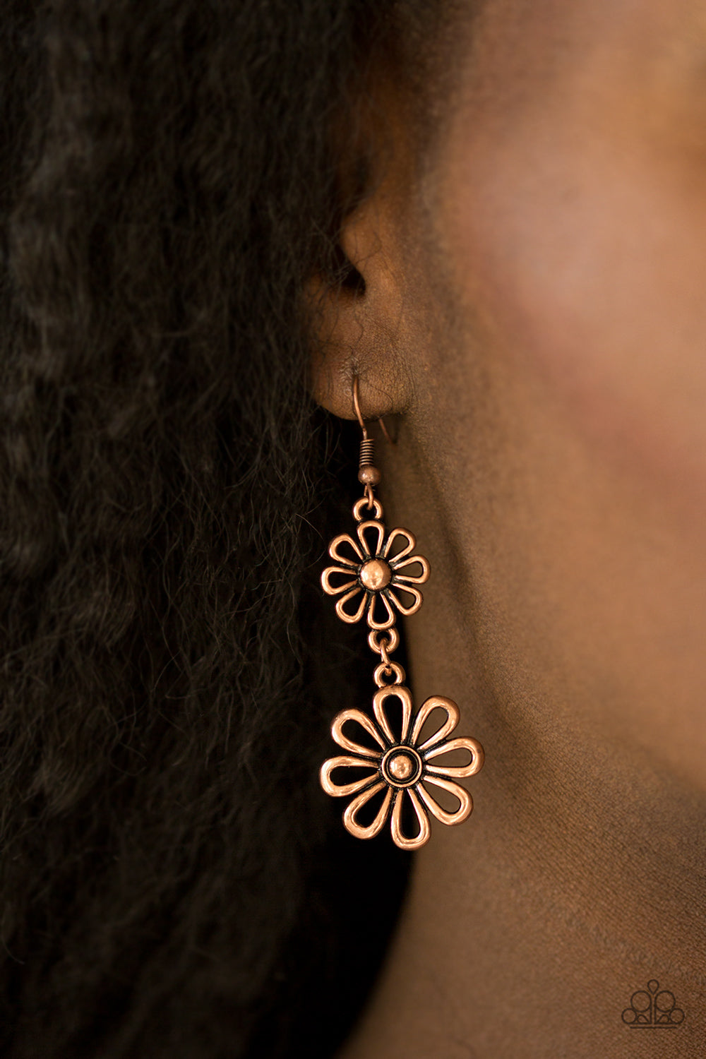 Paparazzi ♥ A Date With Daisies - Copper ♥ Earrings