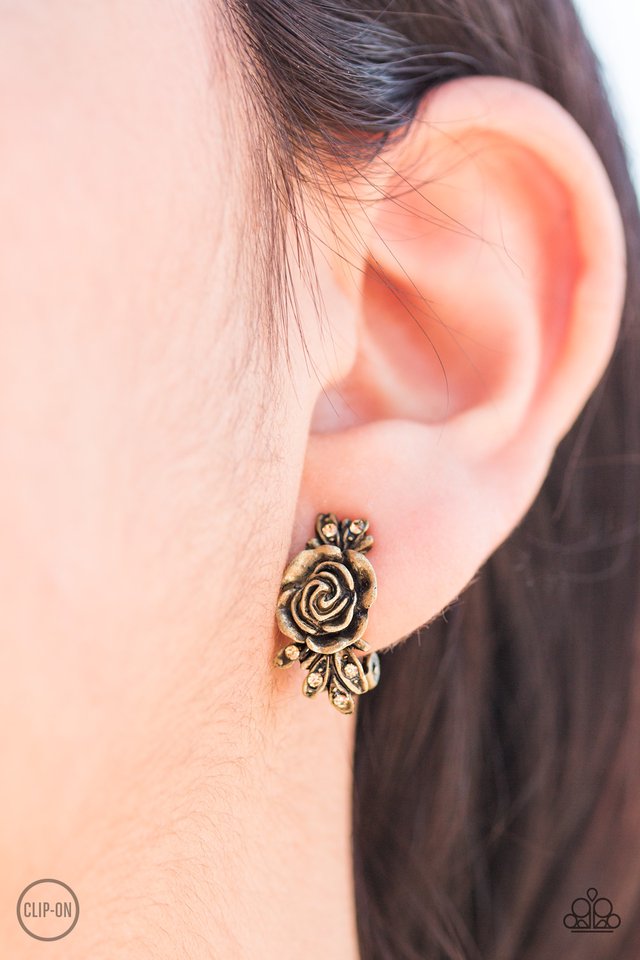 Paparazzi ♥ Rose Garden Radiance - Brass ♥ Clip-On