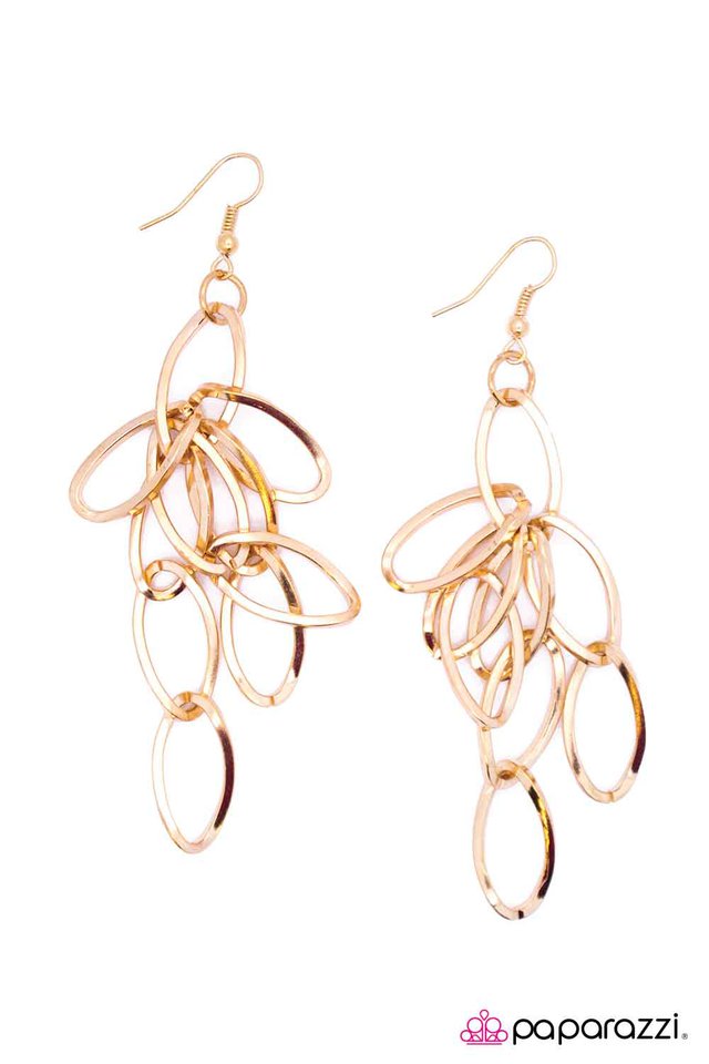 Paparazzi ♥ Picture Perfect - Gold ♥ Earrings