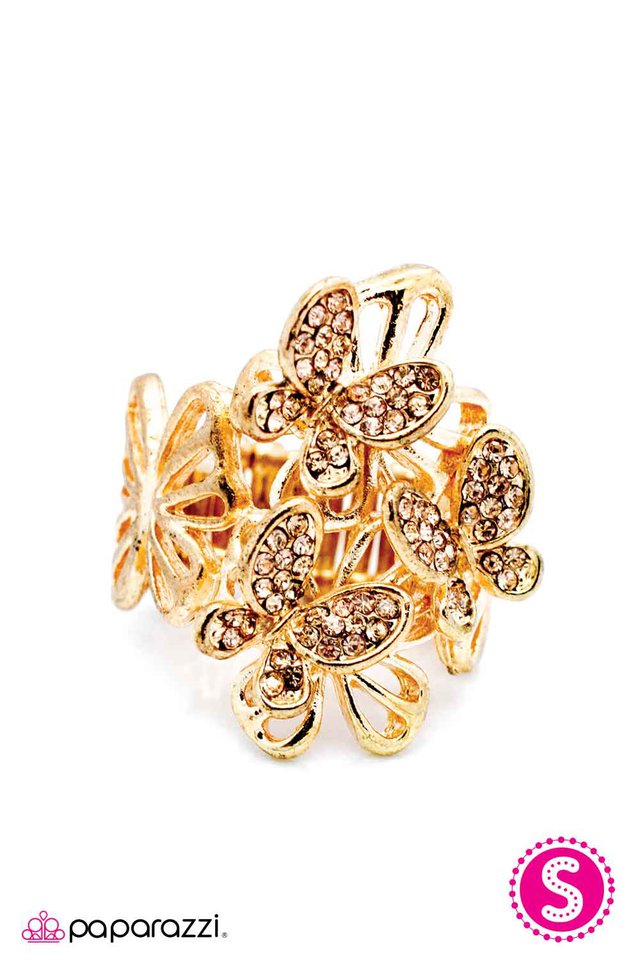 Paparazzi ♥ Waiting In the Wings - Gold ♥ Ring
