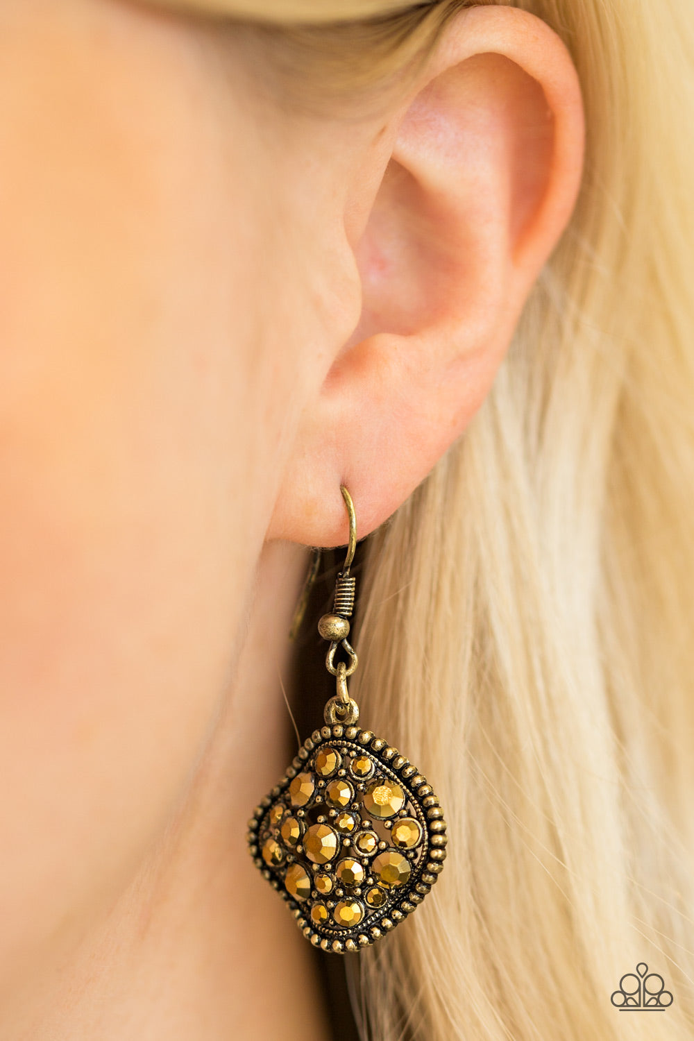 Paparazzi ♥ Princess Of Prestige - Brass ♥ Earrings