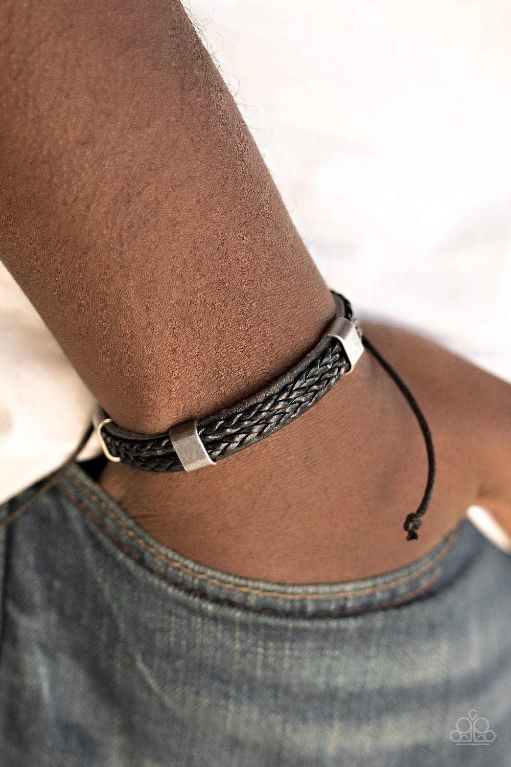 Paparazzi ♥ The Expeditionist - Black ♥ Bracelet