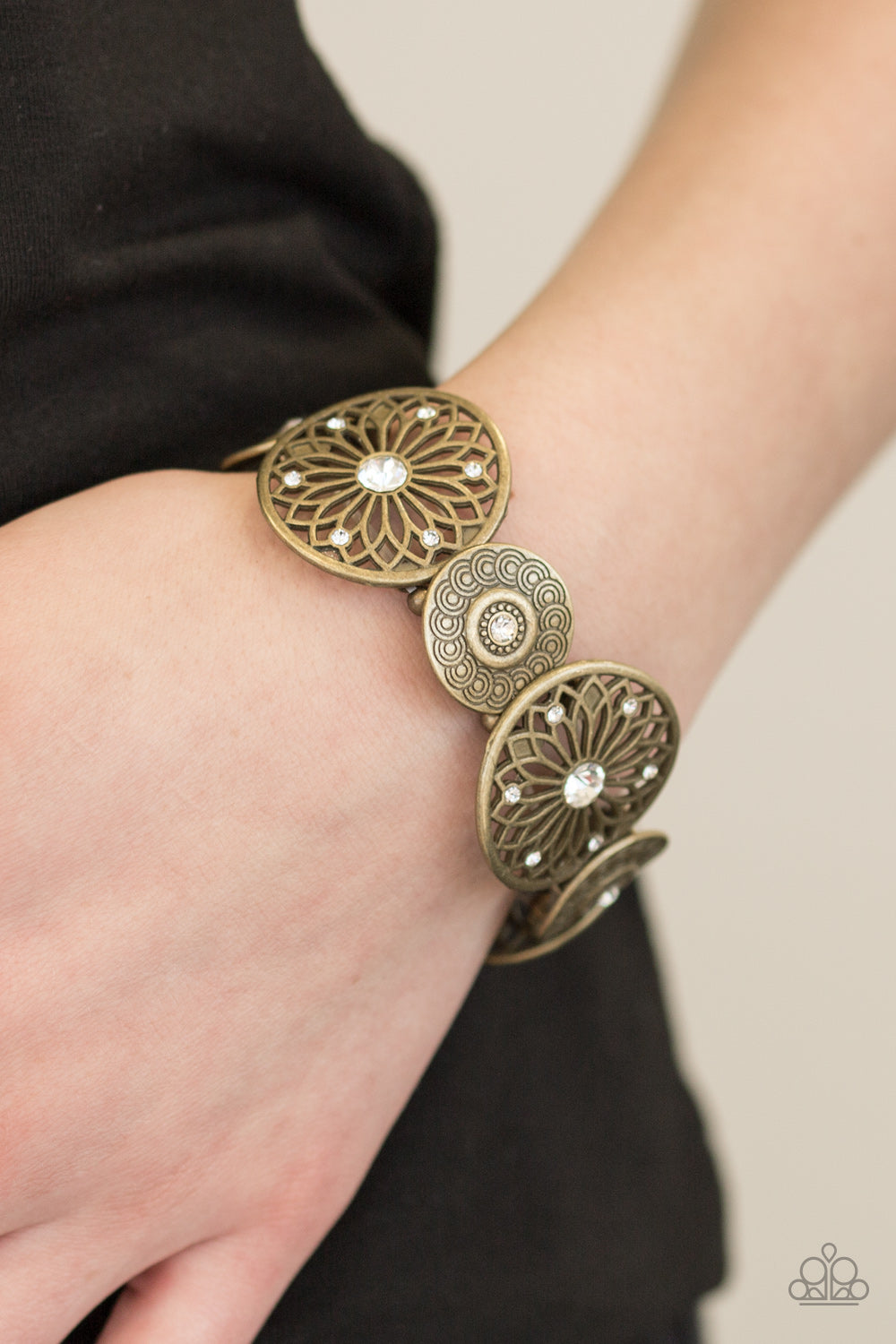 Paparazzi ♥ Love WHEEL Find A Way - Brass ♥ Bracelet