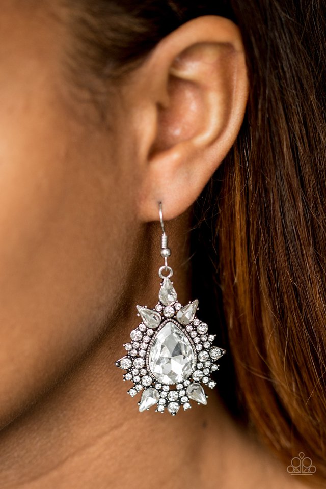 Paparazzi ♥ Diva Decor - White ♥ Earrings