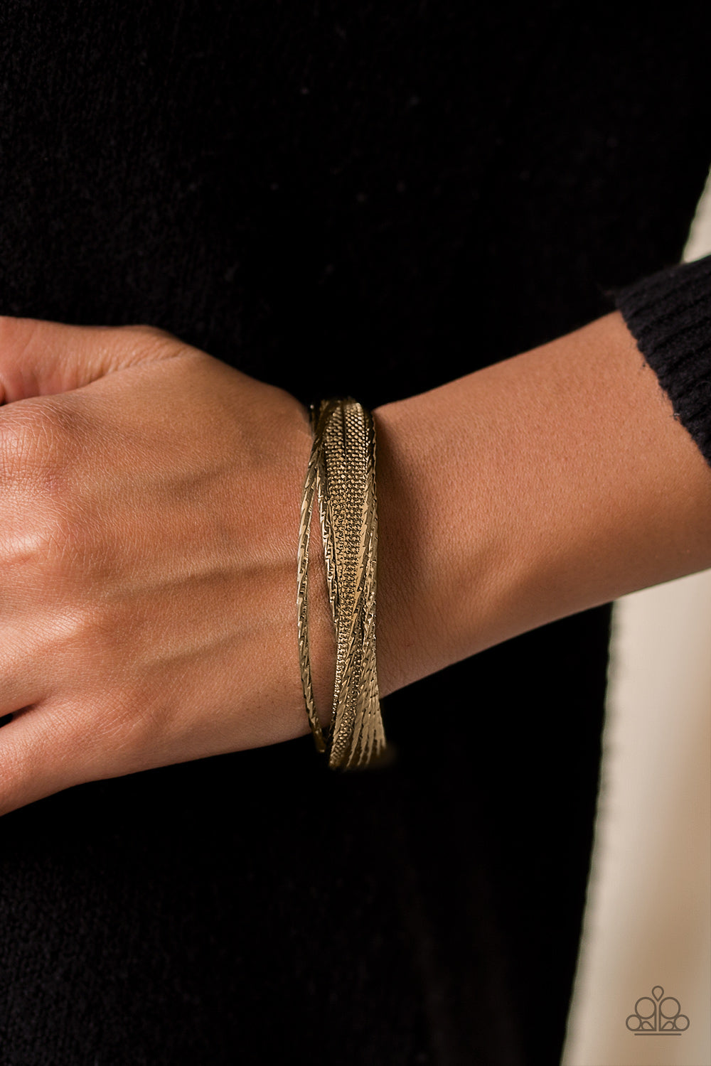 Paparazzi ♥ Metal Mogul - Brass ♥ Bracelet