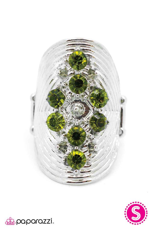 Paparazzi ♥ Think Twice - Green ♥ Ring