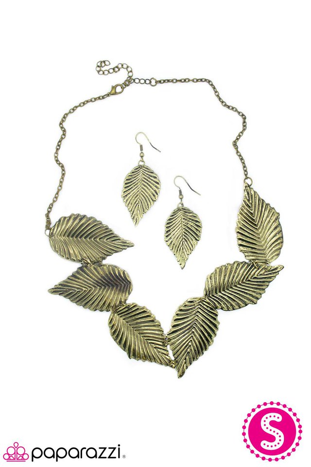 Paparazzi ♥ Dont LEAF Me - Brass ♥ Necklace