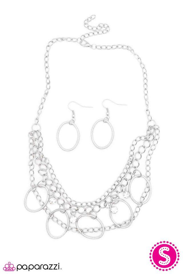 Paparazzi ♥ Making A Statement - Silver ♥ Necklace