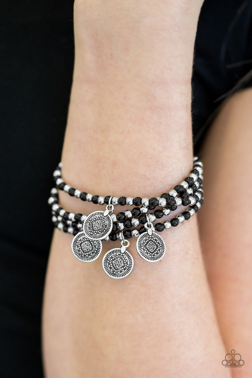 Paparazzi ♥ Gypsy Globetrotter - Black ♥ Bracelet