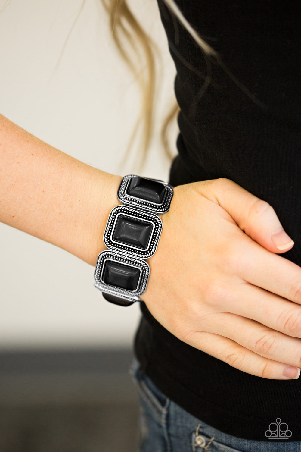 Paparazzi ♥ Cowgirl Chic - Black ♥ Bracelet