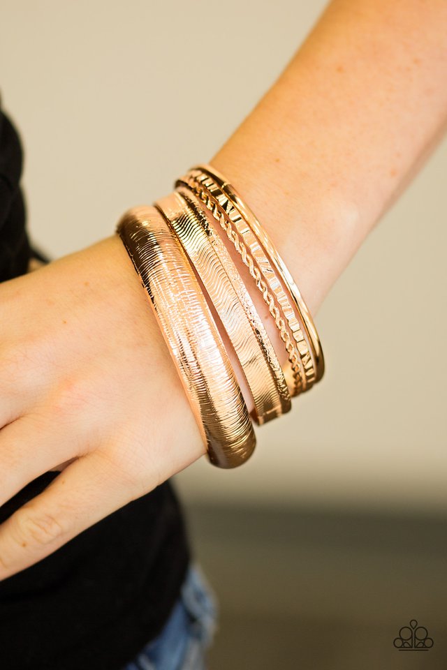 Paparazzi ♥ Standout Shimmer - Gold ♥ Bracelet