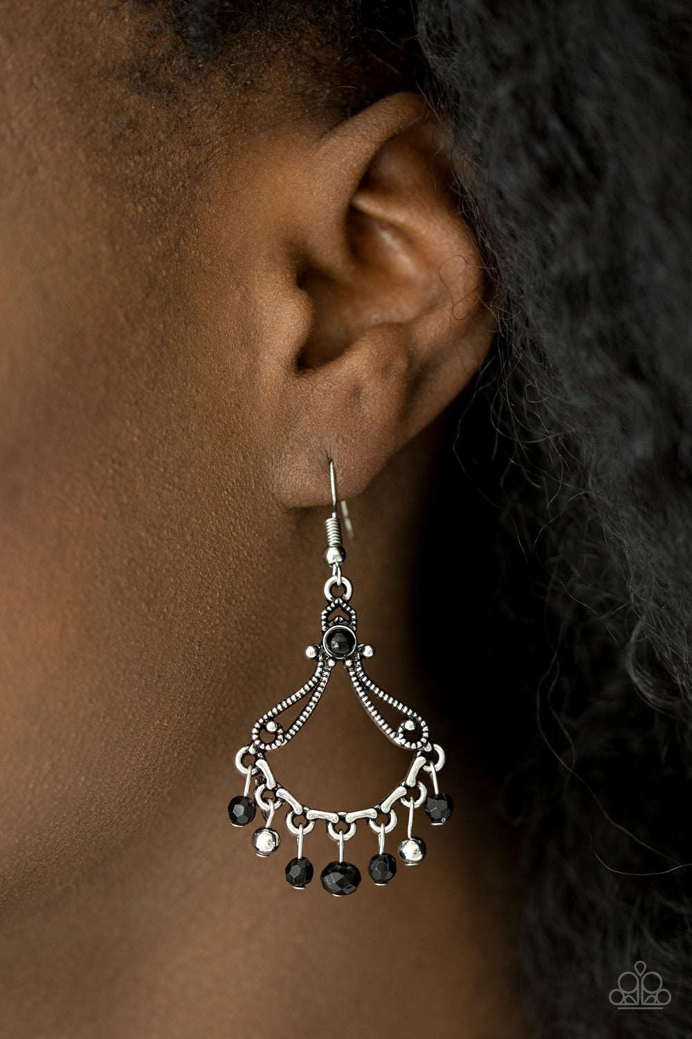 Paparazzi ♥ Dazzling Date Night - Black ♥ Earrings