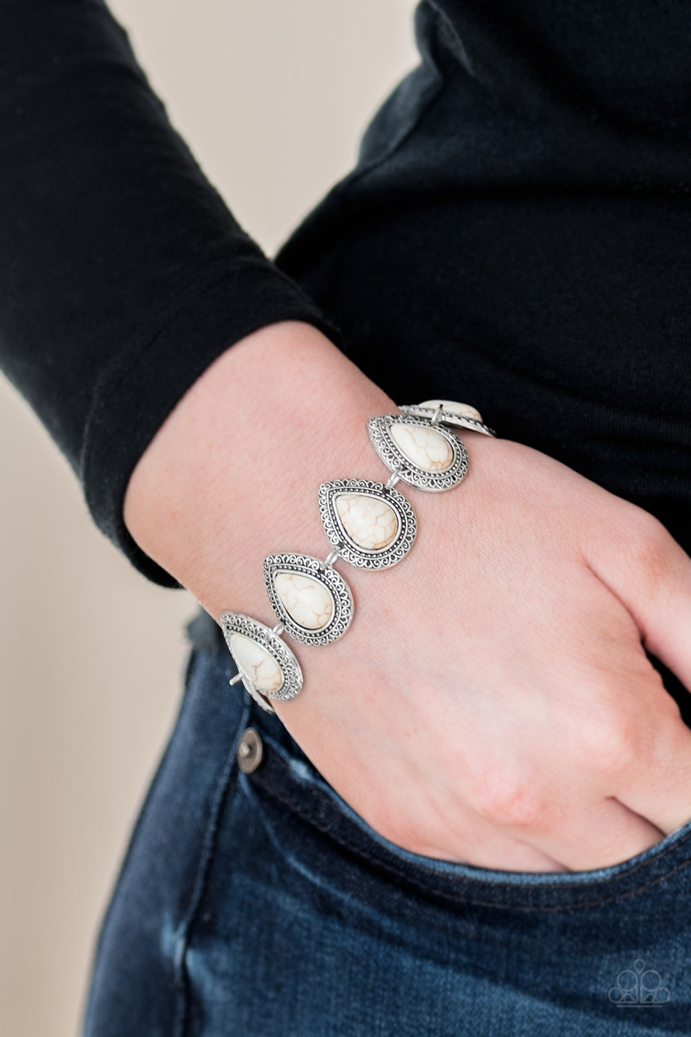 Paparazzi ♥ Canyon Creek - White ♥ Bracelet