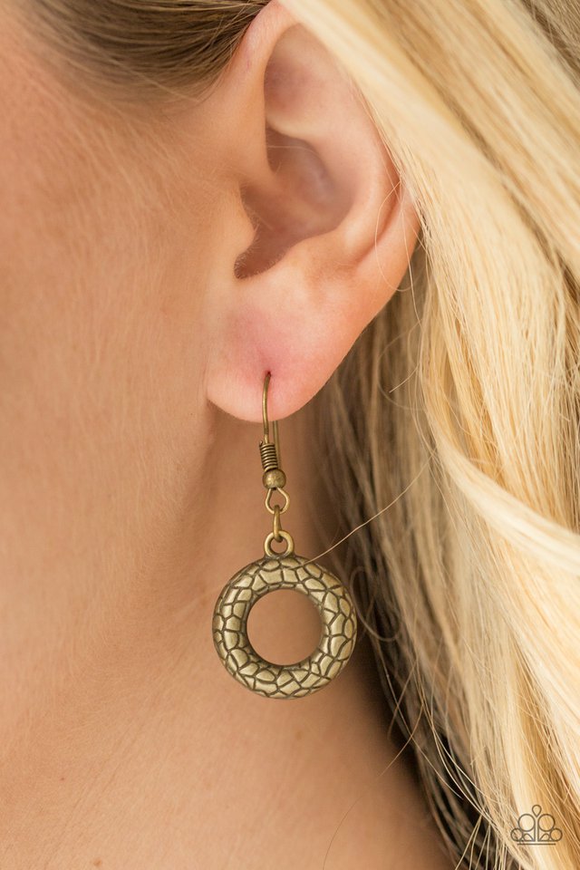 Paparazzi ♥ Pretty As A Prowess - Brass ♥ Necklace