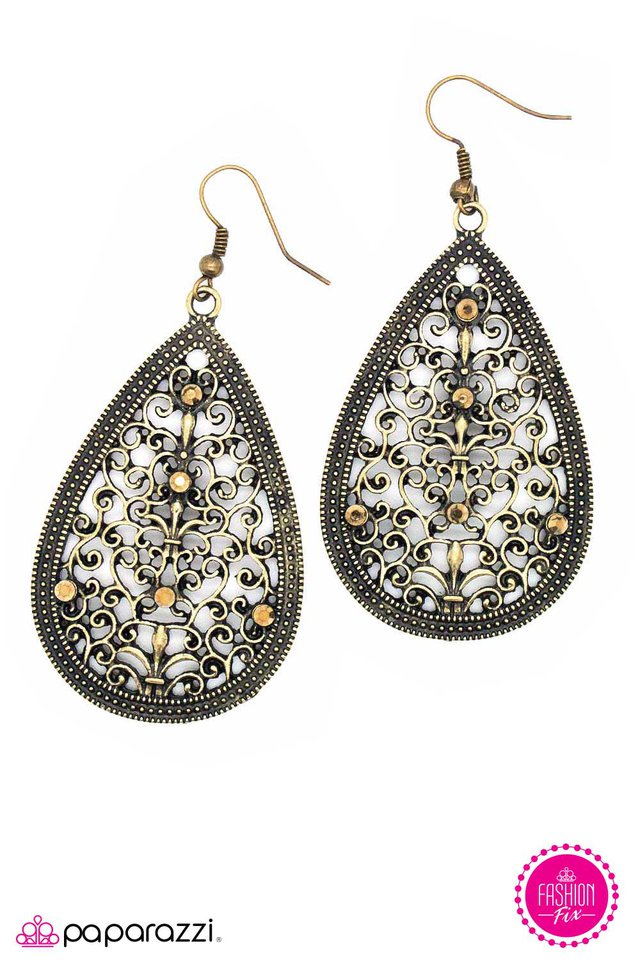 Paparazzi ♥ In the Presence of Greatness - Brass ♥ Earrings