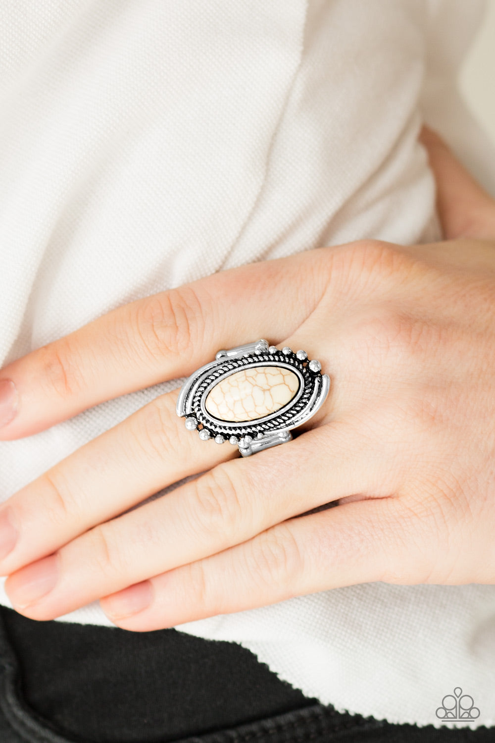 Paparazzi ♥ Stone Mountains - White ♥ Ring