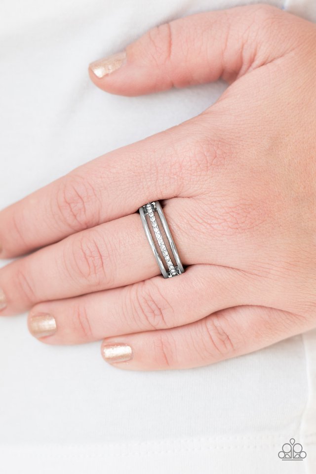 Paparazzi ♥ Center Court - White ♥ Ring