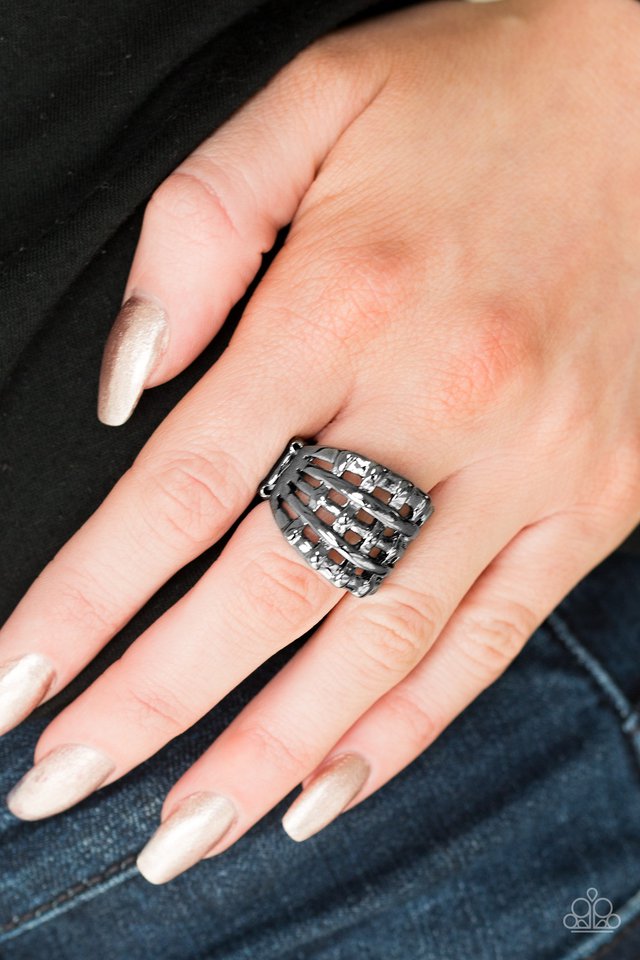Paparazzi ♥ Go To GRATE Lengths - Black ♥ Ring