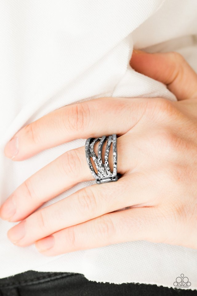 Paparazzi ♥ Rival In Radiance - Black ♥ Ring