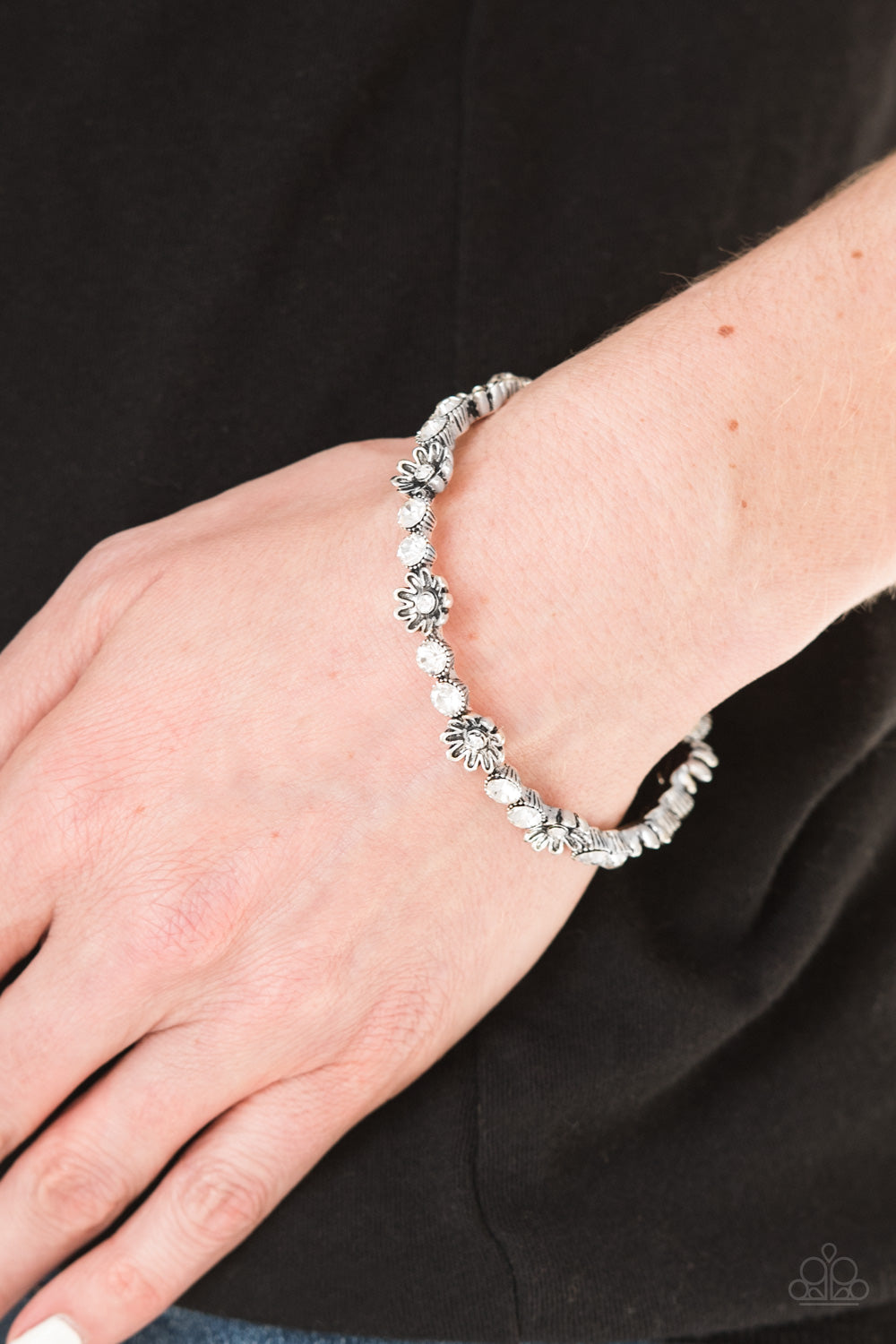 Paparazzi ♥ Daffodil Diva - White ♥ Bracelet