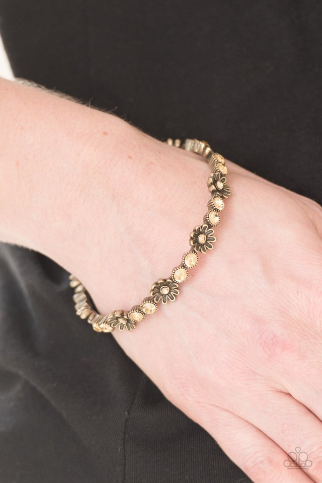 Paparazzi ♥ Daffodil Diva - Brass ♥ Bracelet