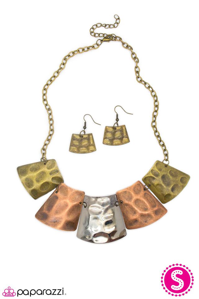 Paparazzi ♥ Metallic Mayhem - Brass ♥ Necklace