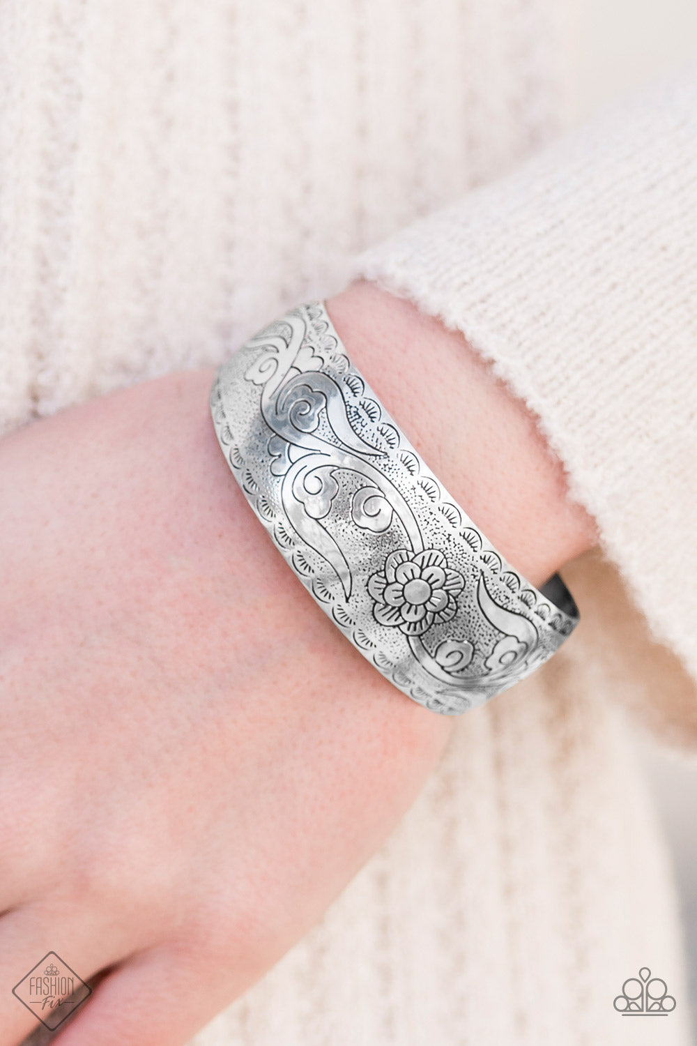 Paparazzi ♥ Meadow Music - Silver ♥ Bracelet