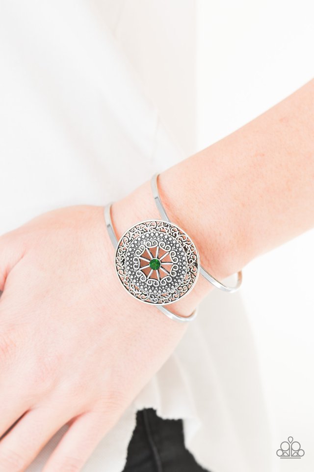 Paparazzi ♥ Cool Compass - Green ♥ Bracelet