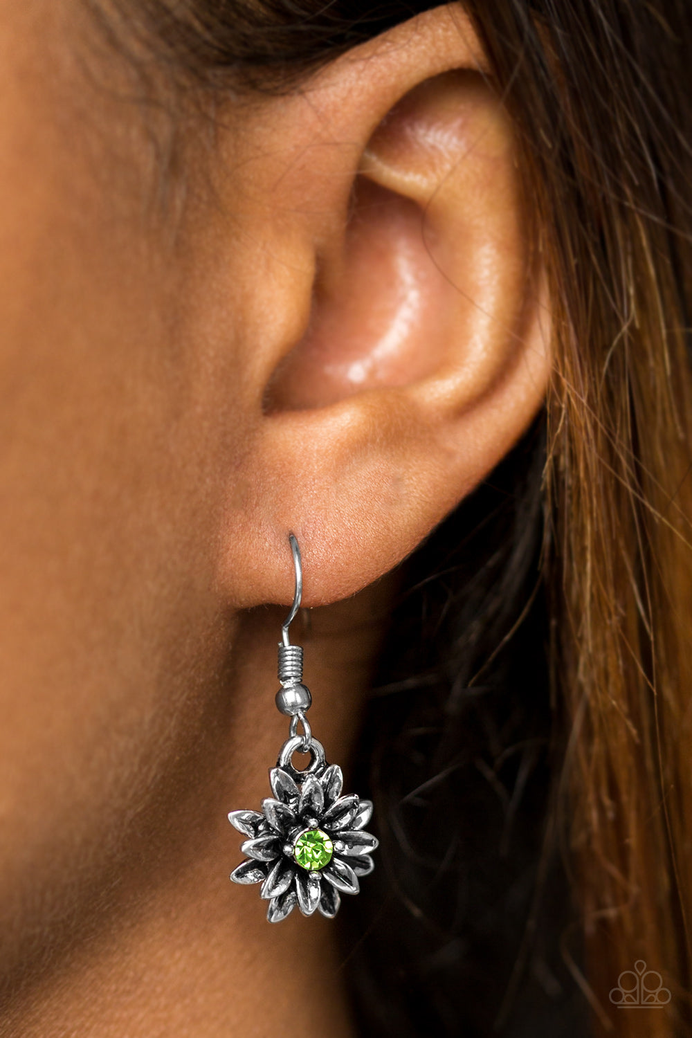 Paparazzi ♥ Diamonds and Daisies - Green ♥ Earrings