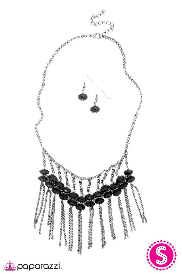 Paparazzi ♥ A Chorus Line - Black ♥ Necklace