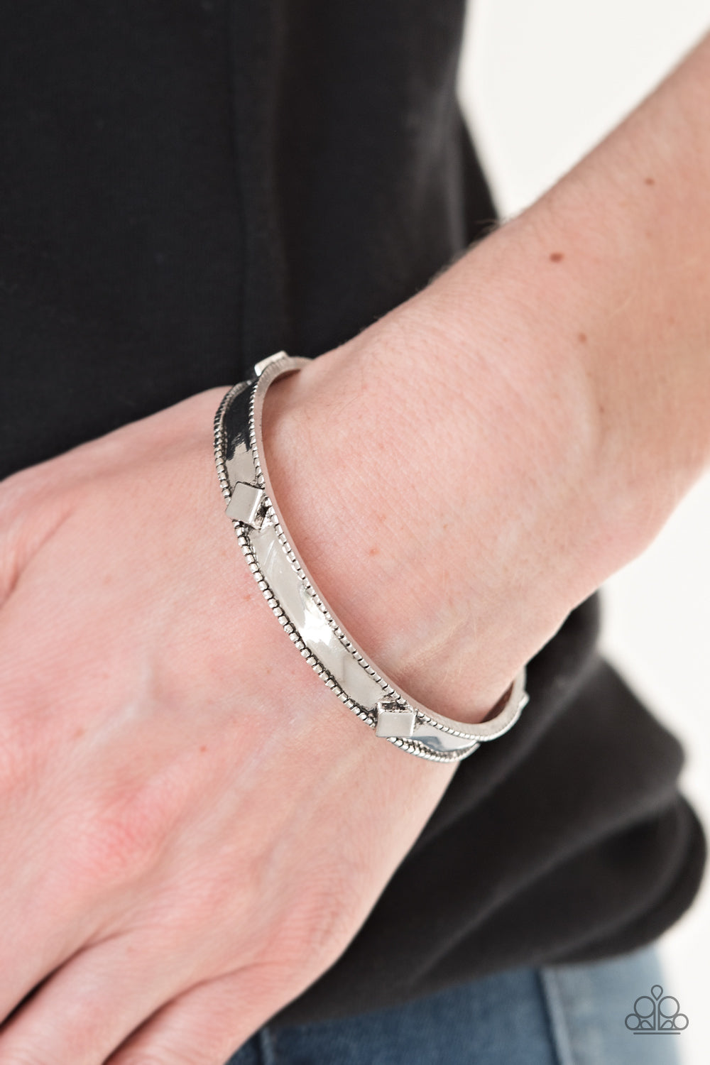 Paparazzi ♥ Coyote Country - Silver ♥ Bracelet